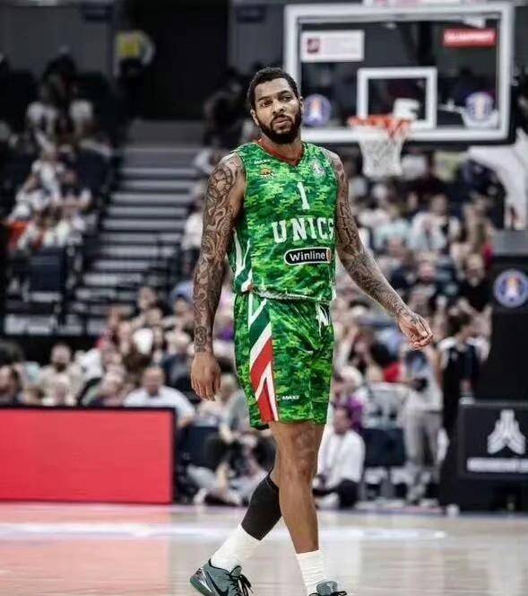 巴黎圣日耳曼加时末段防线松动山东男篮调整名单备战全明星赛，加时末段法兰克福复出首秀直接炸裂(山东男篮更换外援)