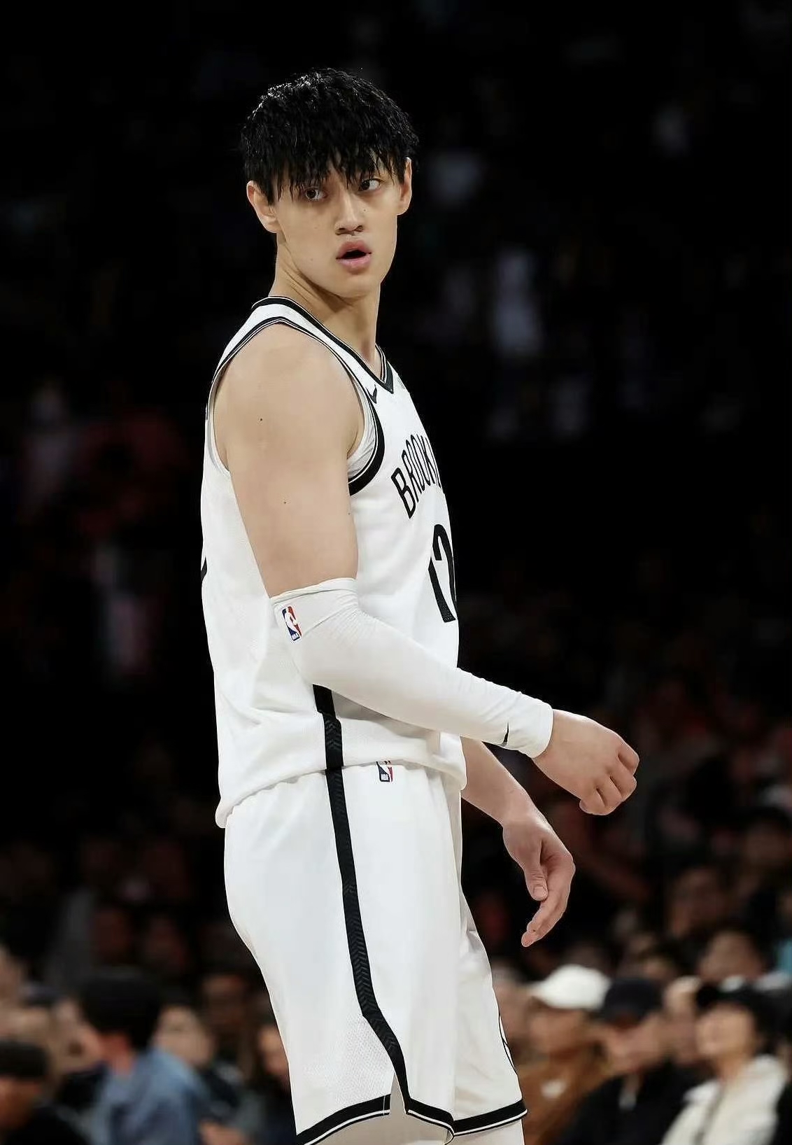 重磅！赛后布鲁克林篮网状态回暖新奥尔良鹈鹕外线爆发备战NBA常规赛，风云突变费城76人窗口期更衣室发声的简单介绍